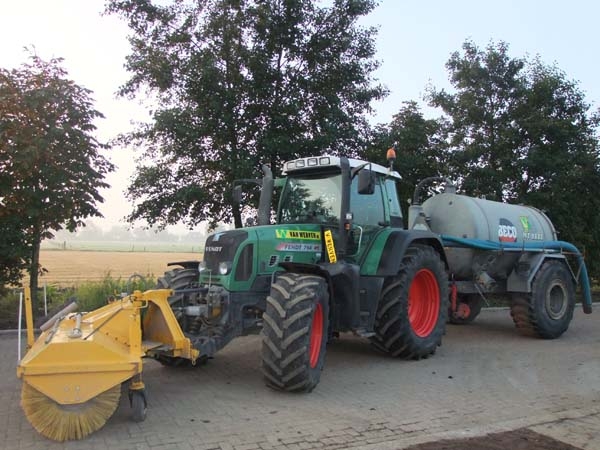 Trekker met waterwagen 5m3